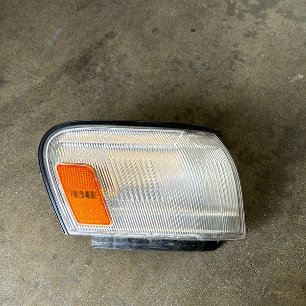 マーヤ X RH Front Side Marker Lamp Assy Datsun 280ZX S130 26180