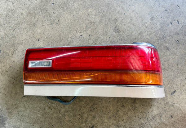 1991-1992 Toyota Cressida MX83 Kouki S2 Passanger Tail Light *Used